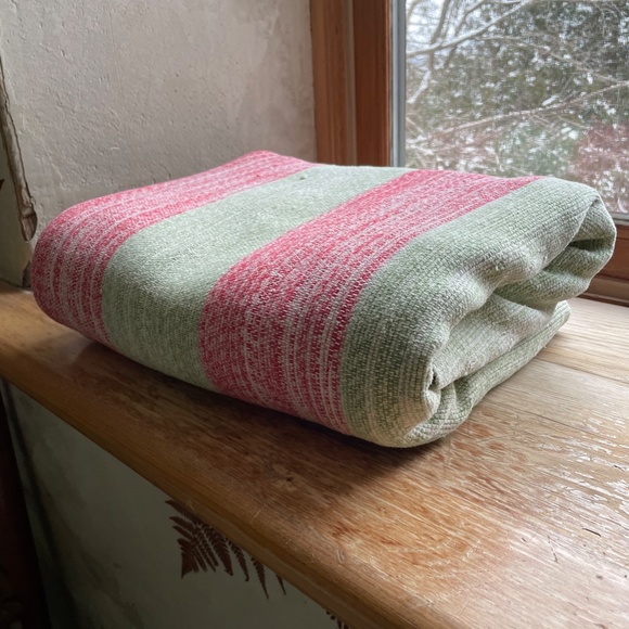 Vintage catalogne rag blanket, fits Queen bed. Striped, Red & Green. - Picture 2 of 14